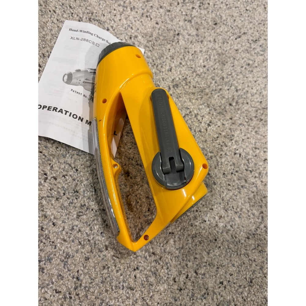 Hand Crank Solar Powered Emergency Flashlight AM FM Radio Siren XLN-288 Yellow